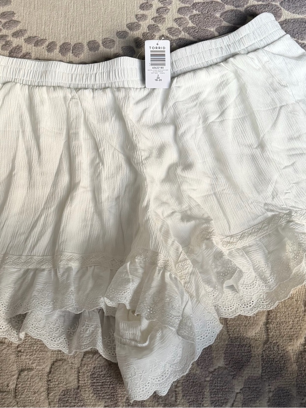 torrid White Lace-Trim Tiered Shorts
